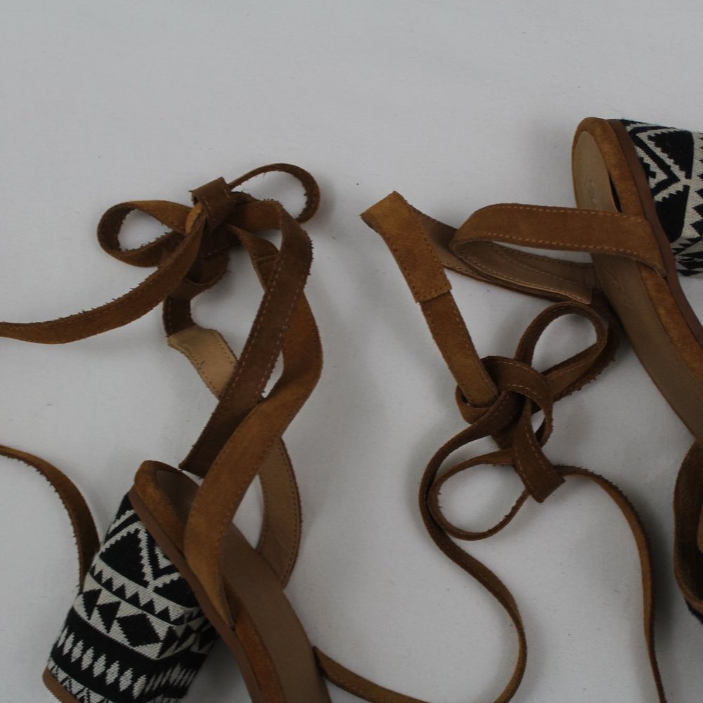 Bettye Muller Tan & Black Tie Up Sandals Shoes - Picture 4 of 16
